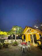 Nana Lee Homestay & Restaurant