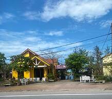 Nana Lee Homestay & Restaurant
