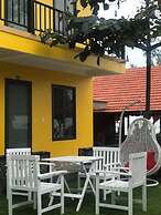 Nana Lee Homestay & Restaurant