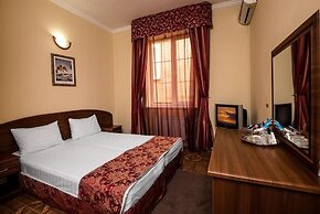 Hotel Marton Lion