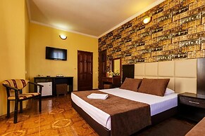 Hotel Marton Lion
