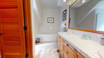 Snowcreek V 760 Pet-Friendly, Amazing Mountain Views, Private 2 Car Ga