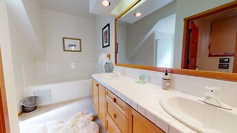 Snowcreek V 760 Pet-Friendly, Amazing Mountain Views, Private 2 Car Ga