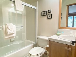 Snowcreek V 760 Pet-Friendly, Amazing Mountain Views, Private 2 Car Ga