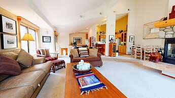 Snowcreek V 760 Pet-Friendly, Amazing Mountain Views, Private 2 Car Ga