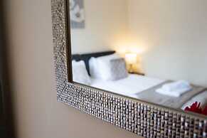 Velvet 1-bedroom Apartment With Balcony, Hoddesdon