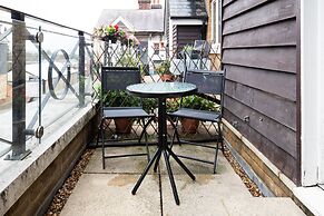 Velvet 1-bedroom Apartment With Balcony, Hoddesdon