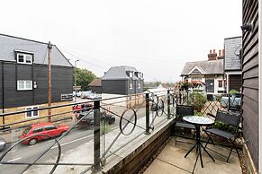 Velvet 1-bedroom Apartment With Balcony, Hoddesdon
