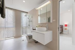 Luxury Apartment Unique Residences