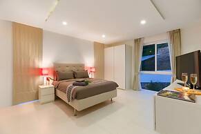 Luxury Apartment Unique Residences