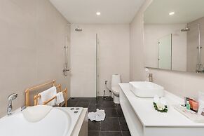 Luxury Apartment Unique Residences