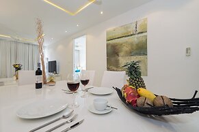 Luxury Apartment Unique Residences