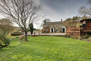 Stunning 3-bed House in a Private Hidden Valley