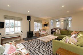 Stunning 3-bed House in a Private Hidden Valley