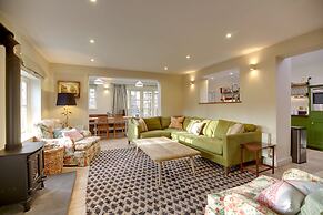 Stunning 3-bed House in a Private Hidden Valley