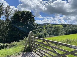 Stunning 3-bed House in a Private Hidden Valley