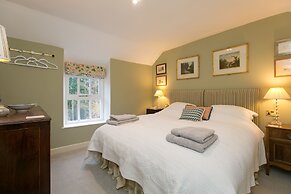 Stunning 3-bed House in a Private Hidden Valley