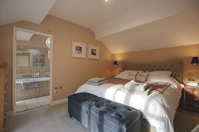 Stunning 3-bed House in a Private Hidden Valley