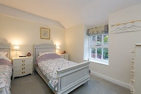 Stunning 3-bed House in a Private Hidden Valley