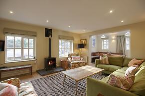 Stunning 3-bed House in a Private Hidden Valley