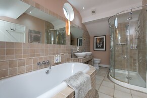 Stunning 3-bed House in a Private Hidden Valley