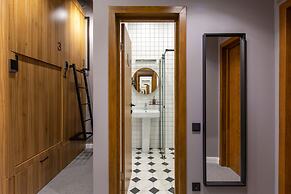 Q-block capsule hotel