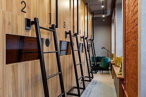 Q-block capsule hotel