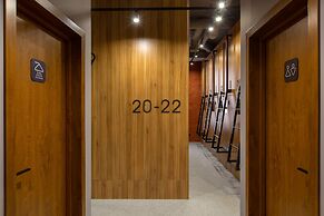 Q-block capsule hotel