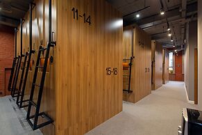 Q-block capsule hotel