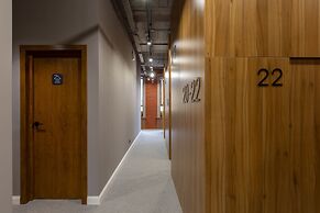 Q-block capsule hotel