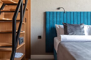 Q-block capsule hotel