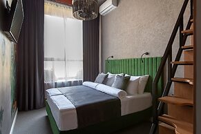 Q-block capsule hotel