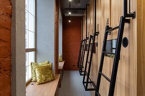 Q-block capsule hotel