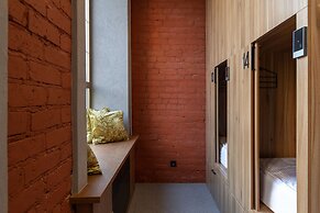 Q-block capsule hotel