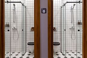 Q-block capsule hotel