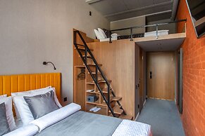 Q-block capsule hotel