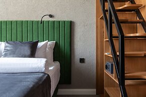 Q-block capsule hotel