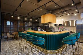 Q-block capsule hotel