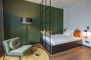 Black F House - Serviced Apartments