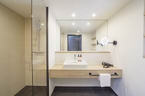 Black F House - Serviced Apartments