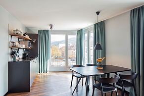 Black F House - Serviced Apartments