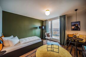 Black F House - Serviced Apartments