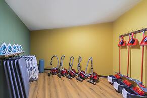 Black F House - Serviced Apartments