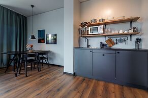 Black F House - Serviced Apartments