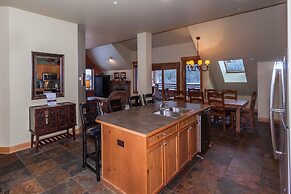 Springs by Summit County Mountain Retreats