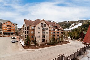 Expedition Station by Summit County Mountain Retreats