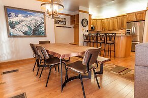 Chateaux Dumont by Summit County Mountain Retreats