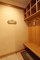 Chateaux Dumont by Summit County Mountain Retreats