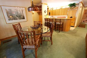 Chateaux Dumont by Summit County Mountain Retreats