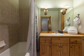 Ski Tip by Summit County Mountain Retreats